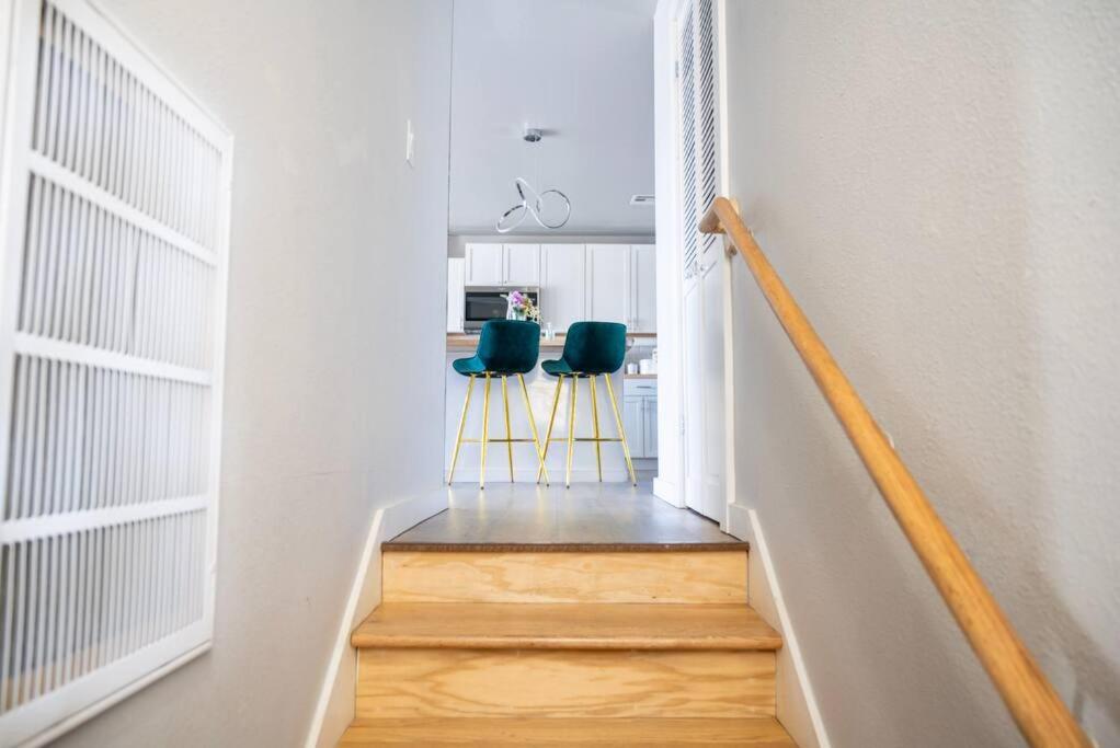 Simplistic Downtown Modern Loft