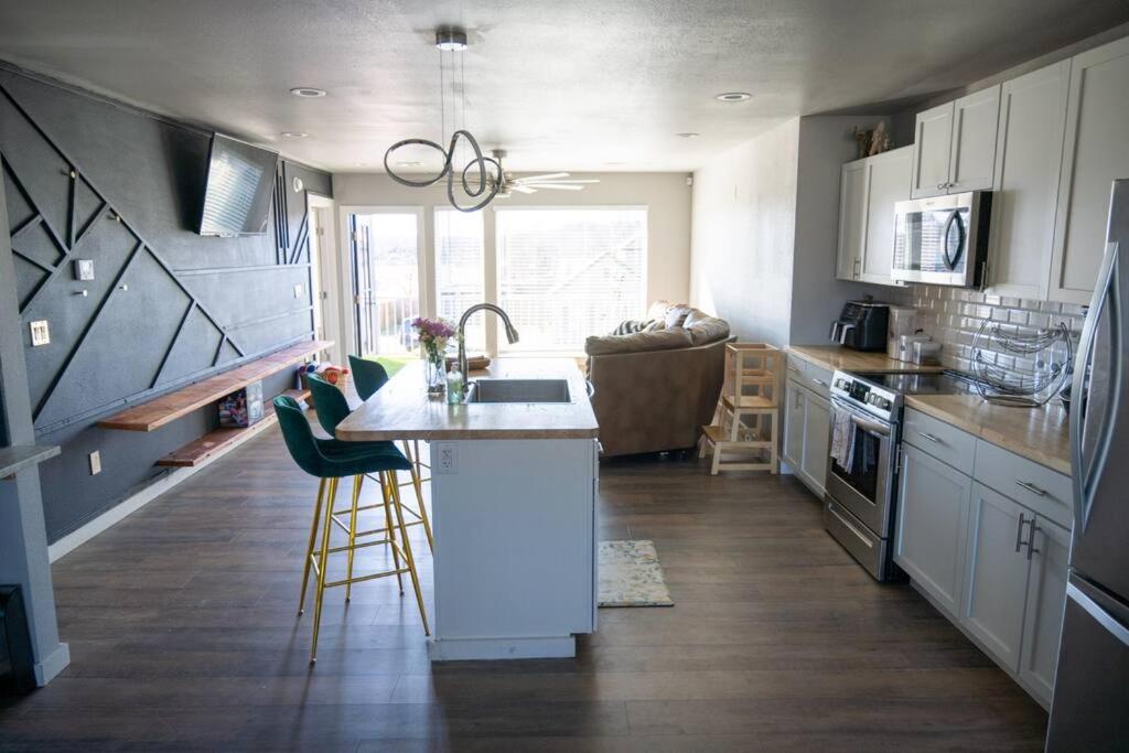 Simplistic Downtown Modern Loft