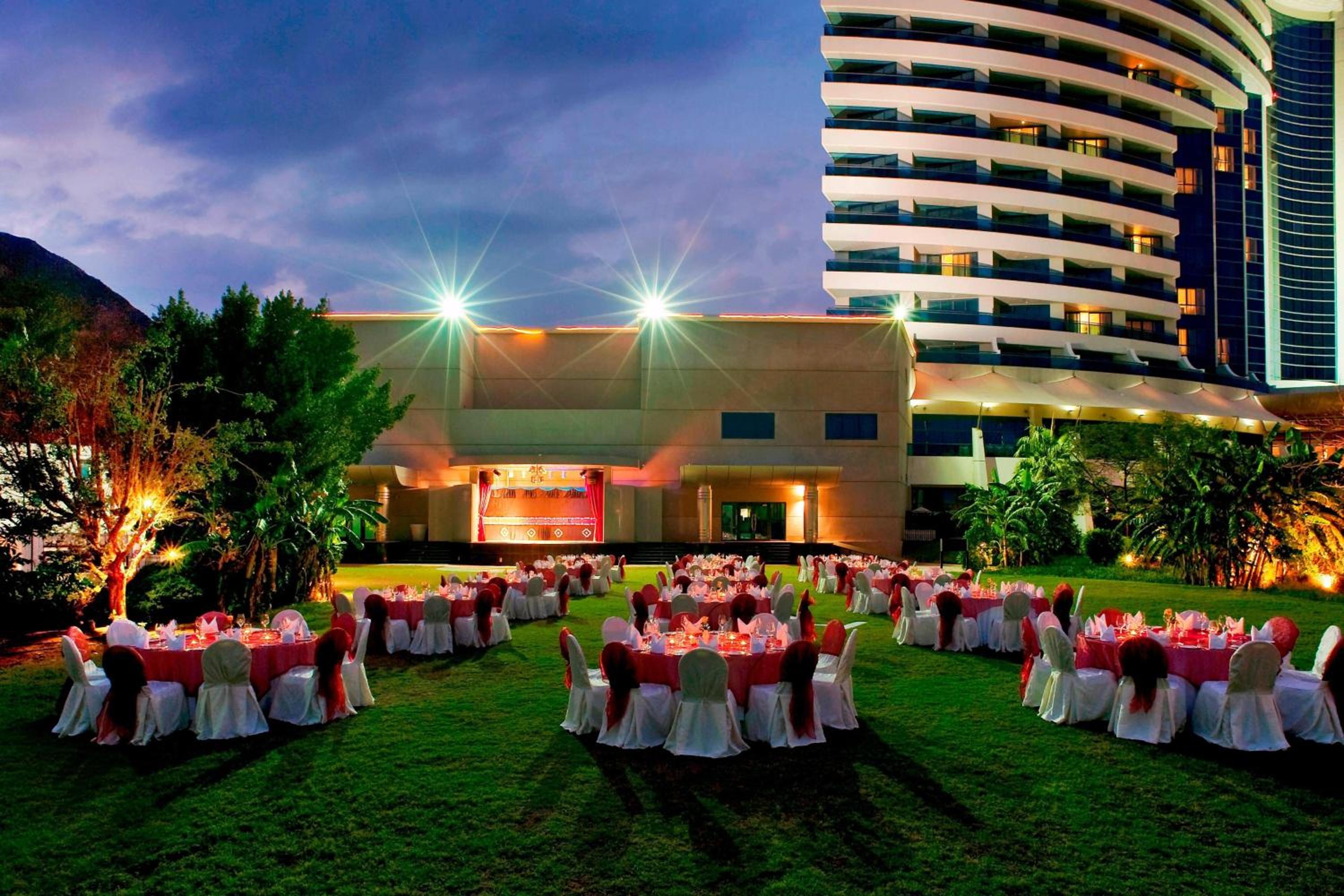 Le Meridien Al Aqah Beach Resort