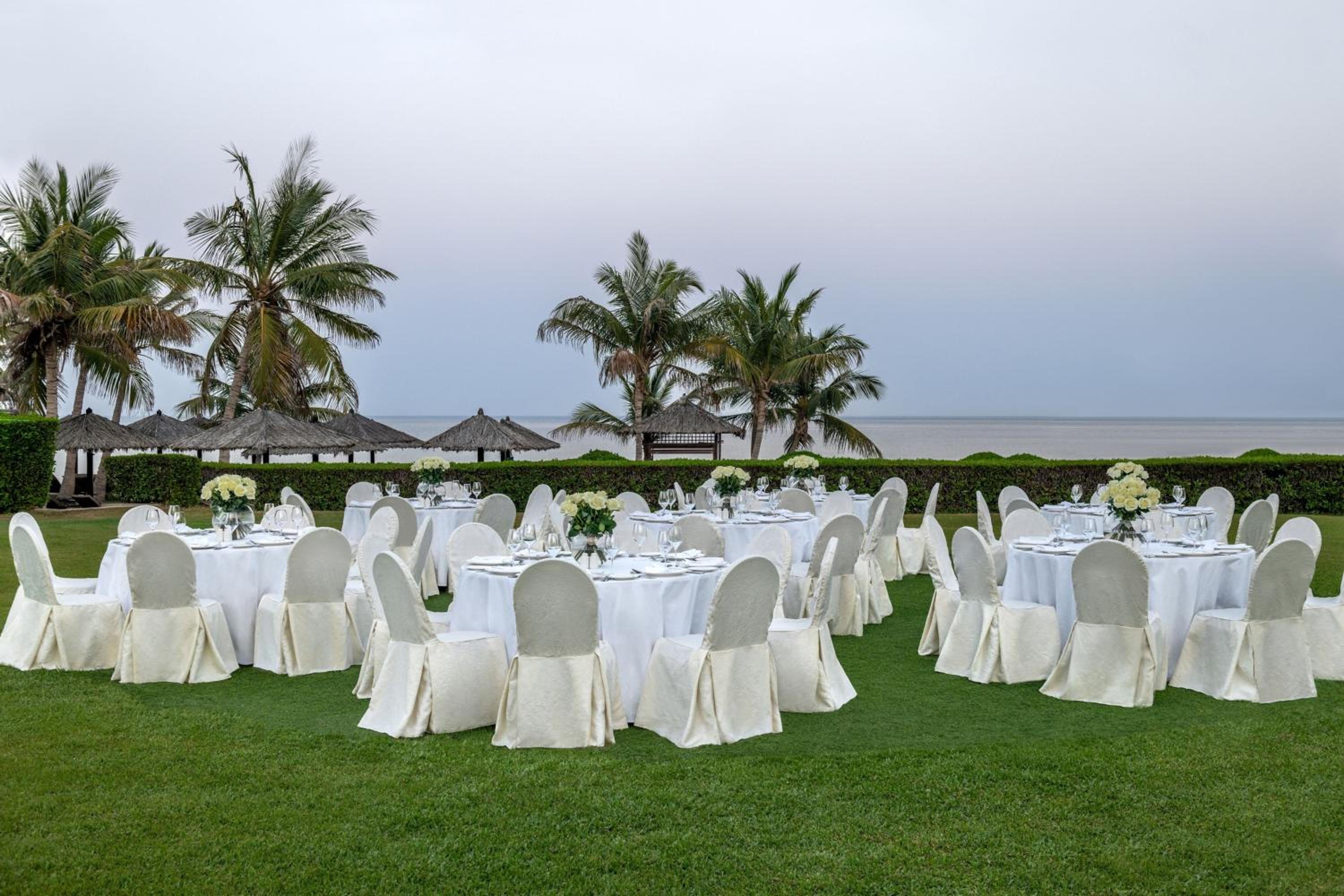 Le Meridien Al Aqah Beach Resort