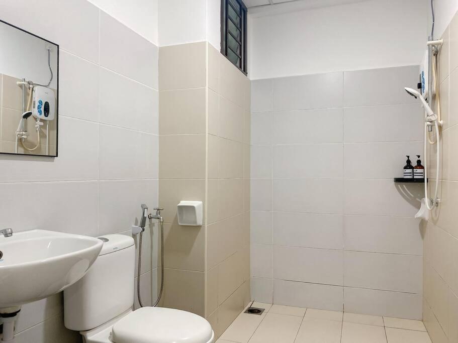 11# 1-4 Pax Spacious Muji Living at Austin Height