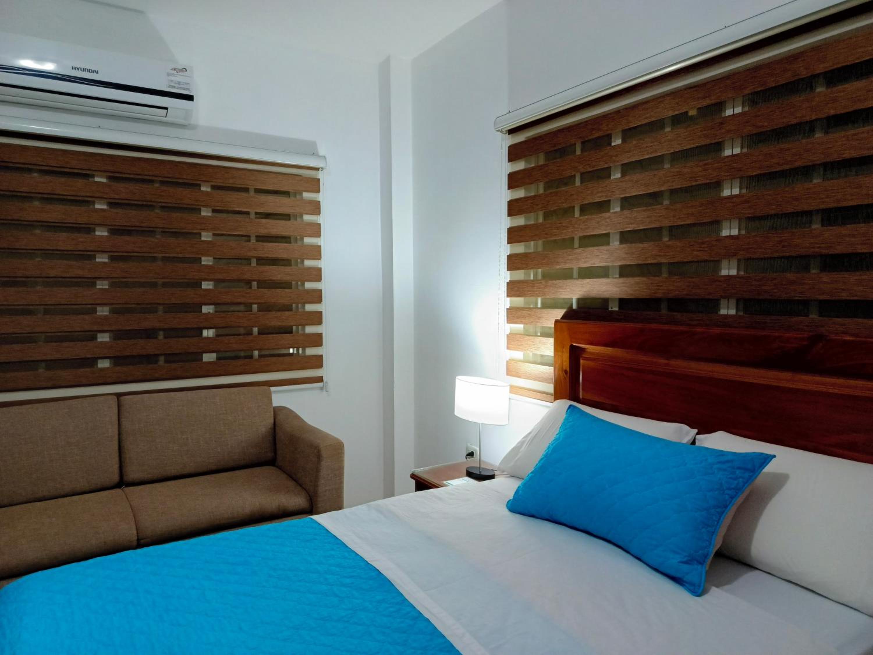 Teresita's House Suites con cocina privada , ideal para parejas, AC, wifi agua caliente, cerca del aeropuerto, a pocos pasos del malecón San Cristóbal