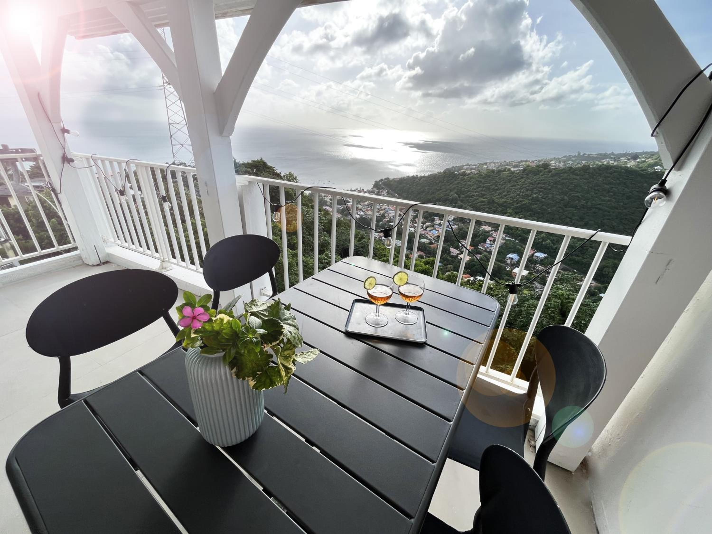 Le cocon bleu , Magnifique T2, vue mer panoramique proche plage et centre ville, Schoelcher