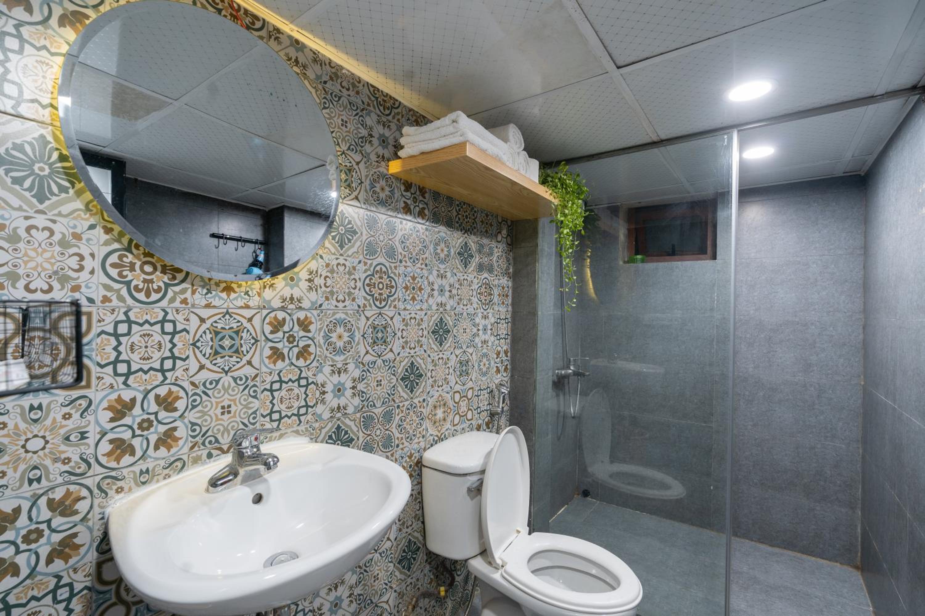 Harmony Home-Projector-Bathtub- Spacious