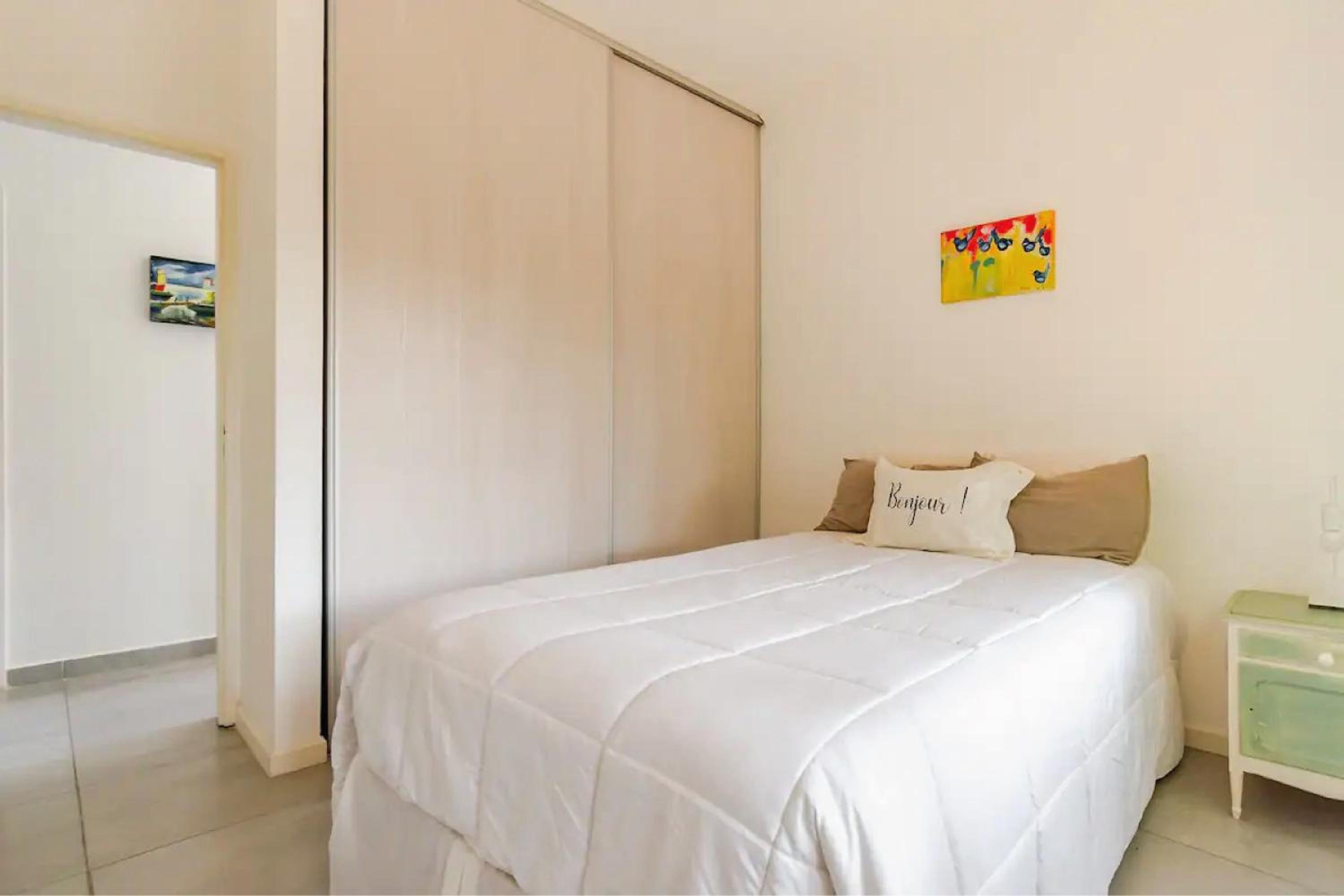 Casa tranquila cerca del Hospital Austral IAE piscina climatizada