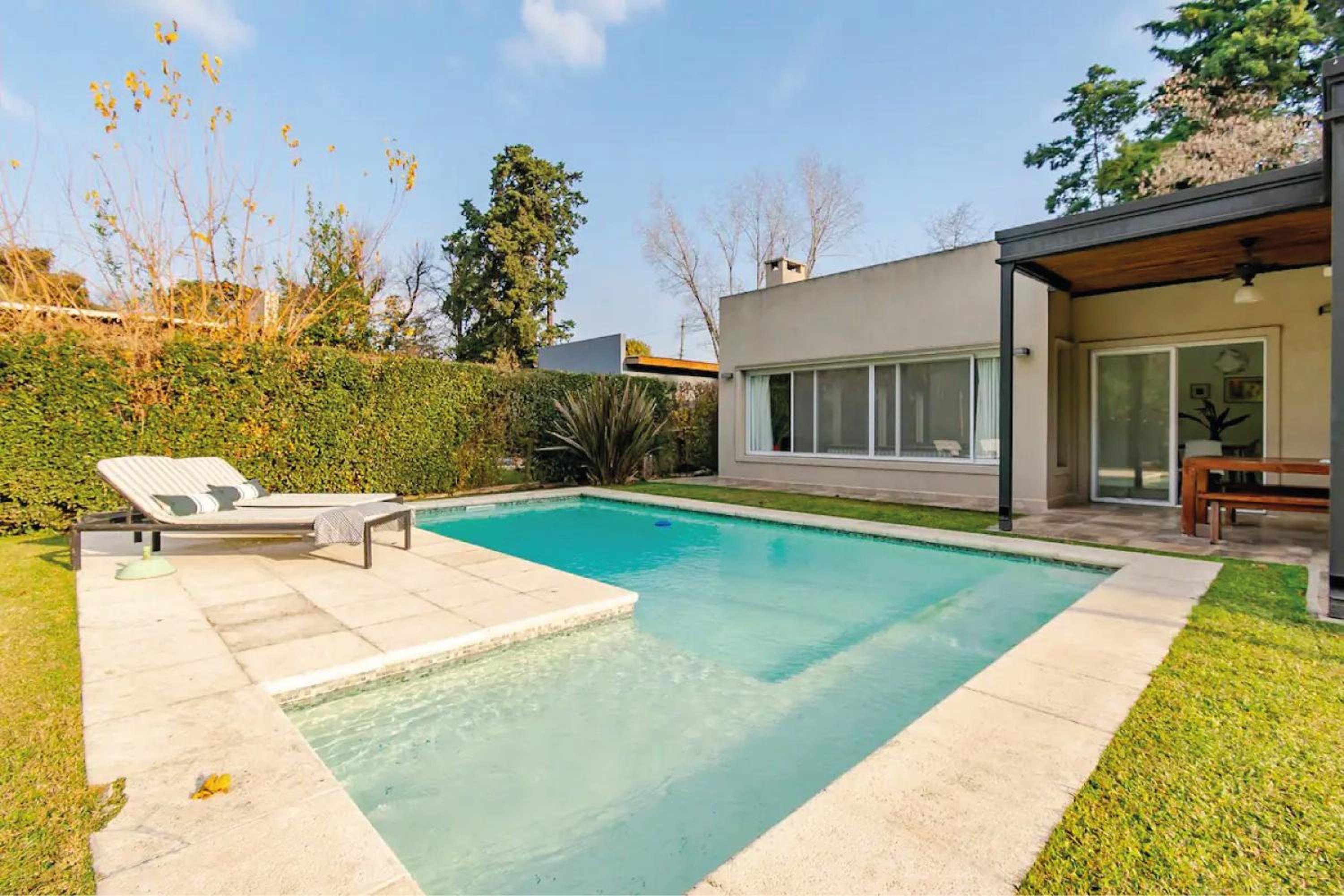 Casa tranquila cerca del Hospital Austral IAE piscina climatizada