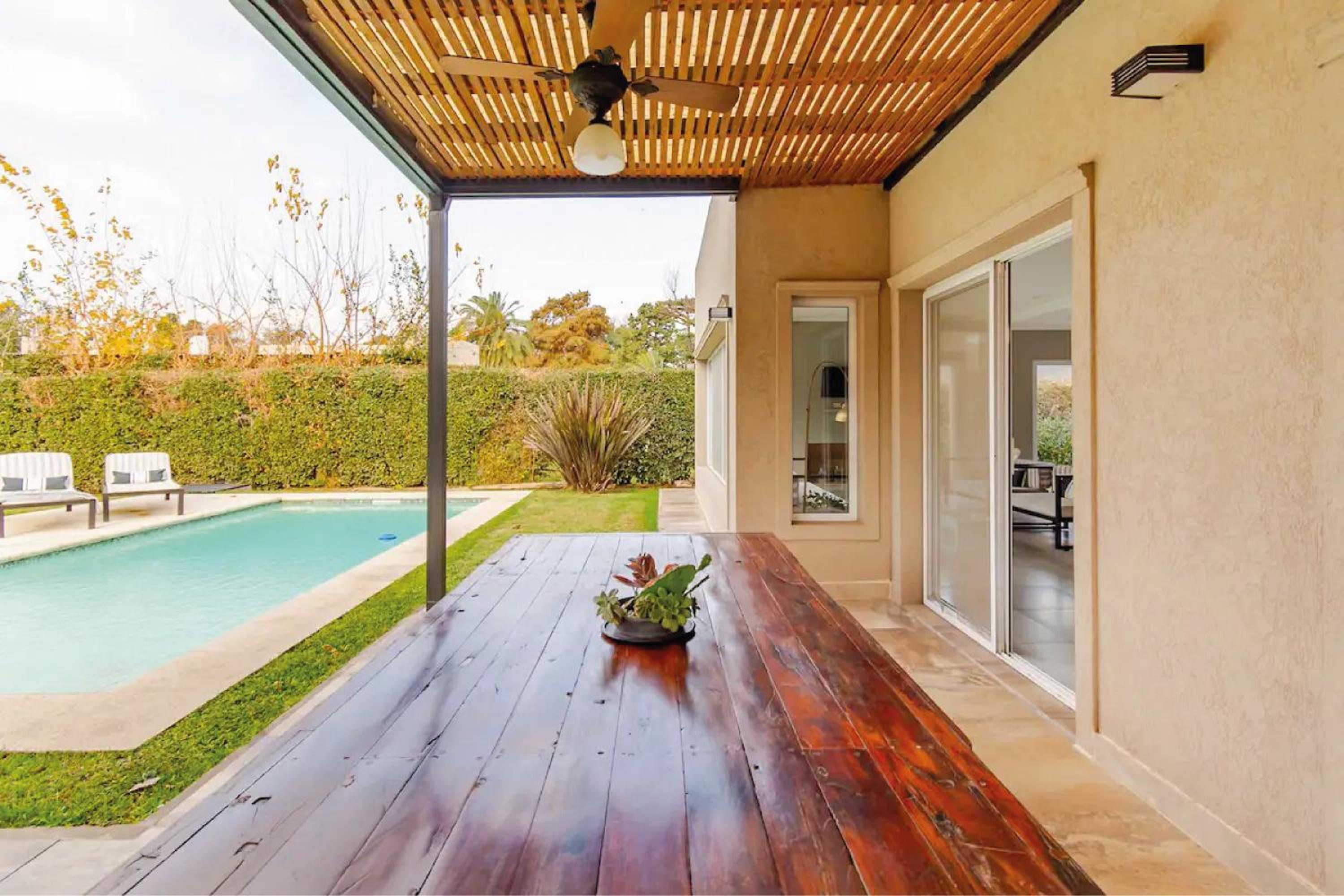 Casa tranquila cerca del Hospital Austral IAE piscina climatizada