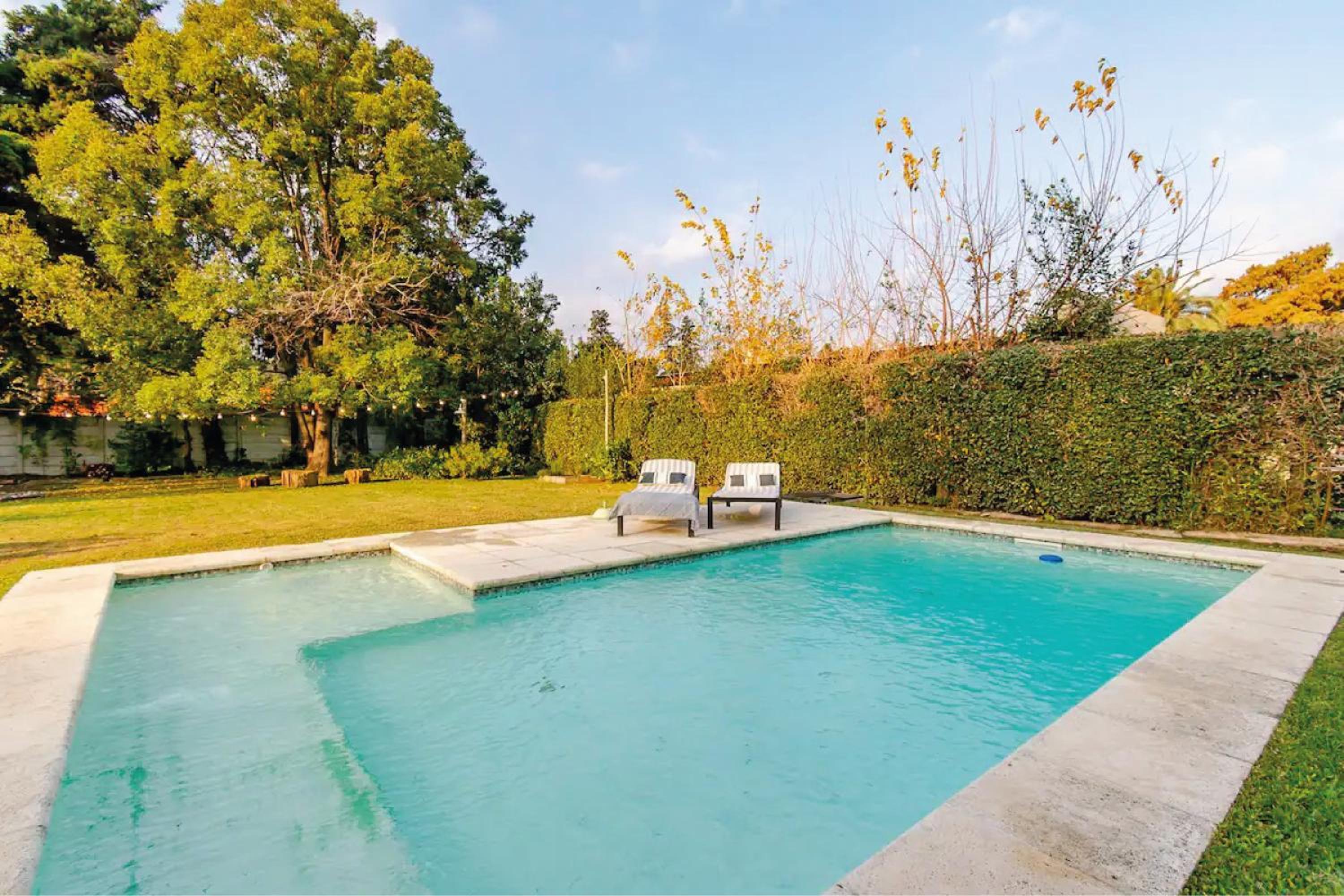 Casa tranquila cerca del Hospital Austral IAE piscina climatizada