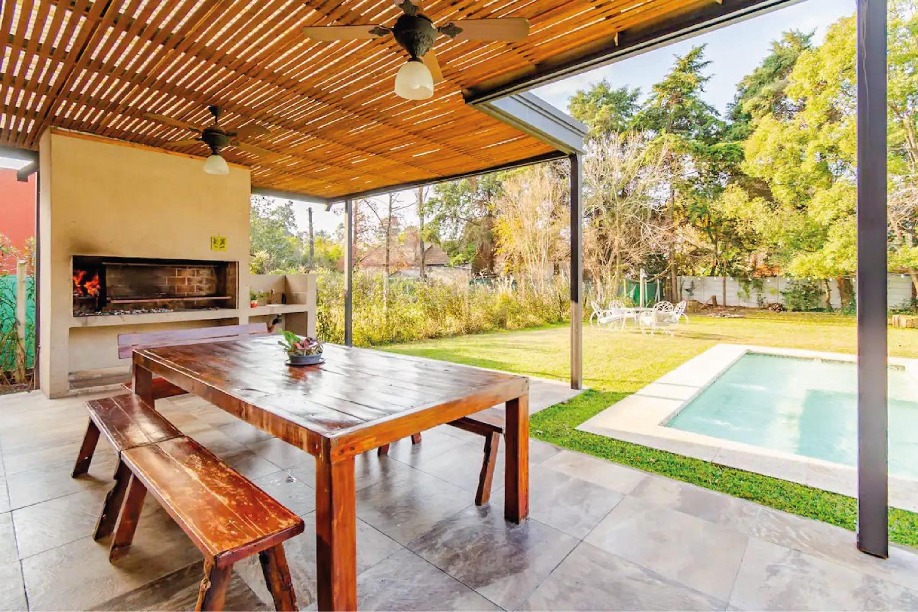 Casa tranquila cerca del Hospital Austral IAE piscina climatizada