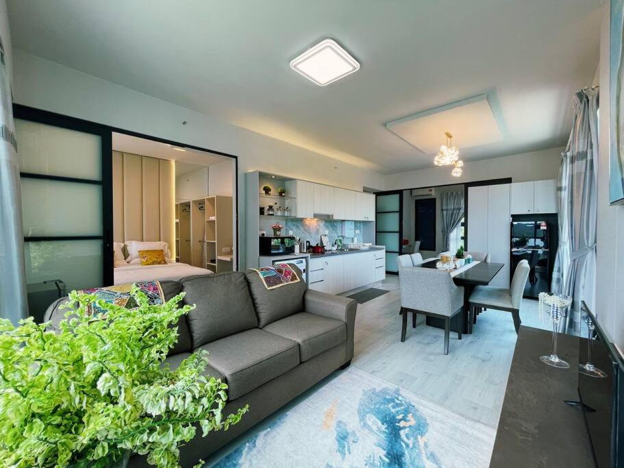 Birds Of Paradise Seaview Suite Jesselton Quay 天堂鸟海景套房 photo 2