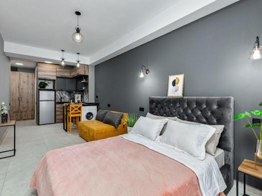 Avilion Apartments M 10 1 view 2