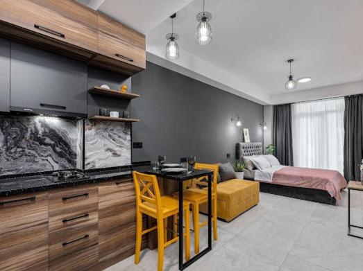 Avilion Apartments M 10 1 view 4