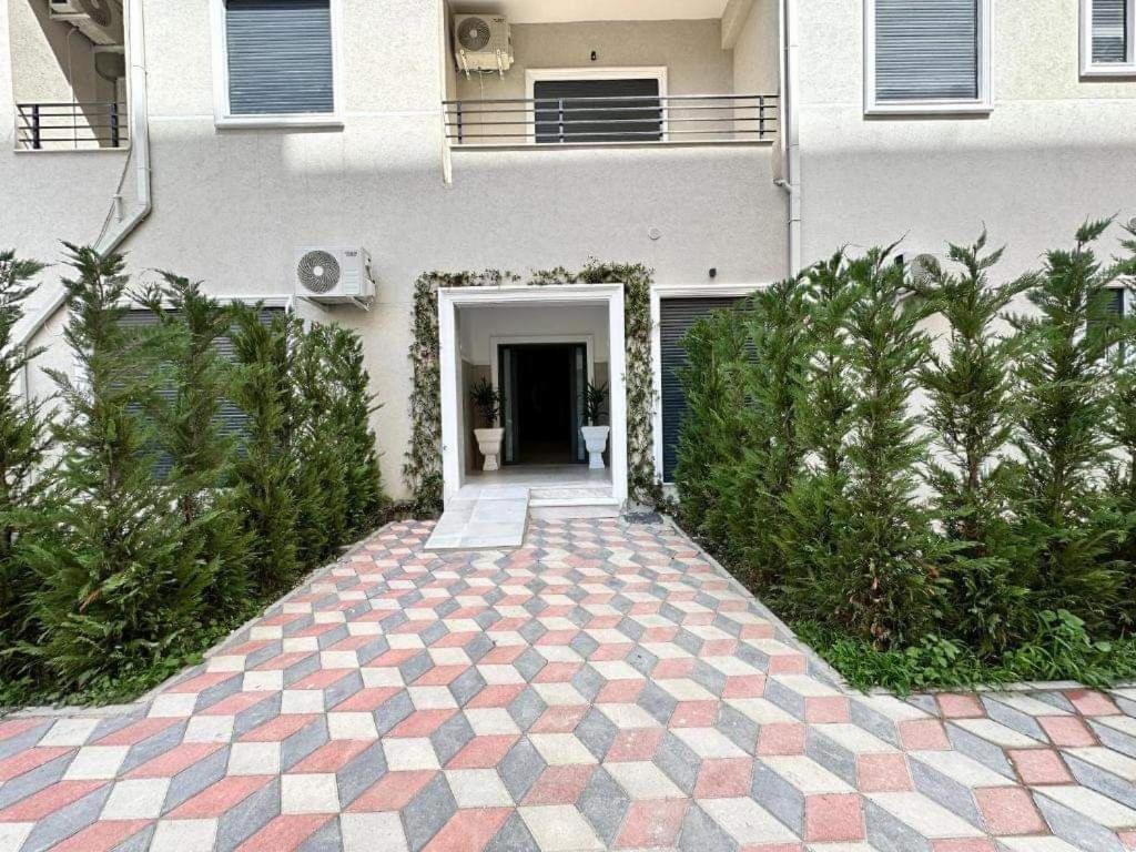 Topi Apartments