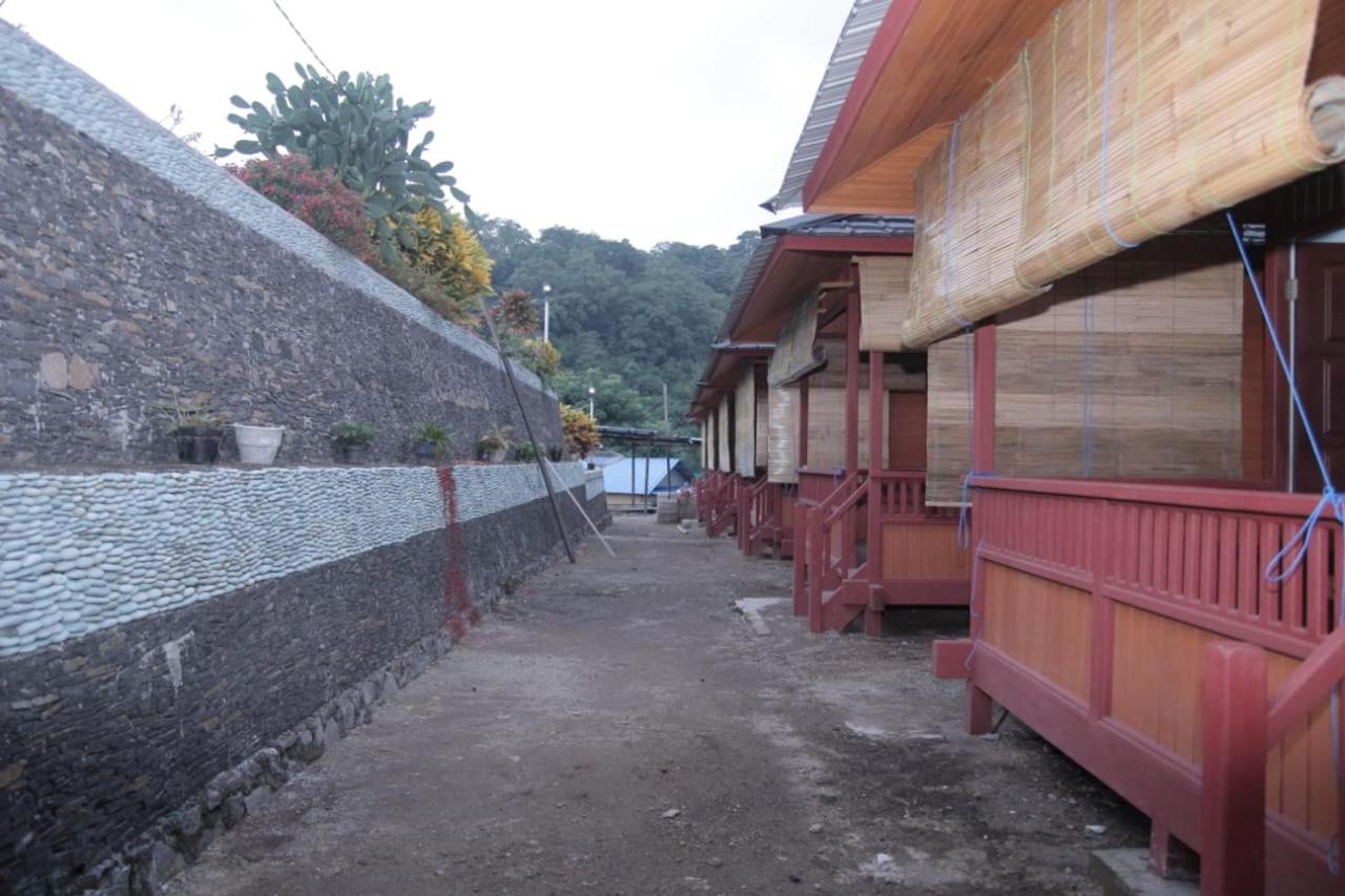 Worho Rhena Cottage view 3