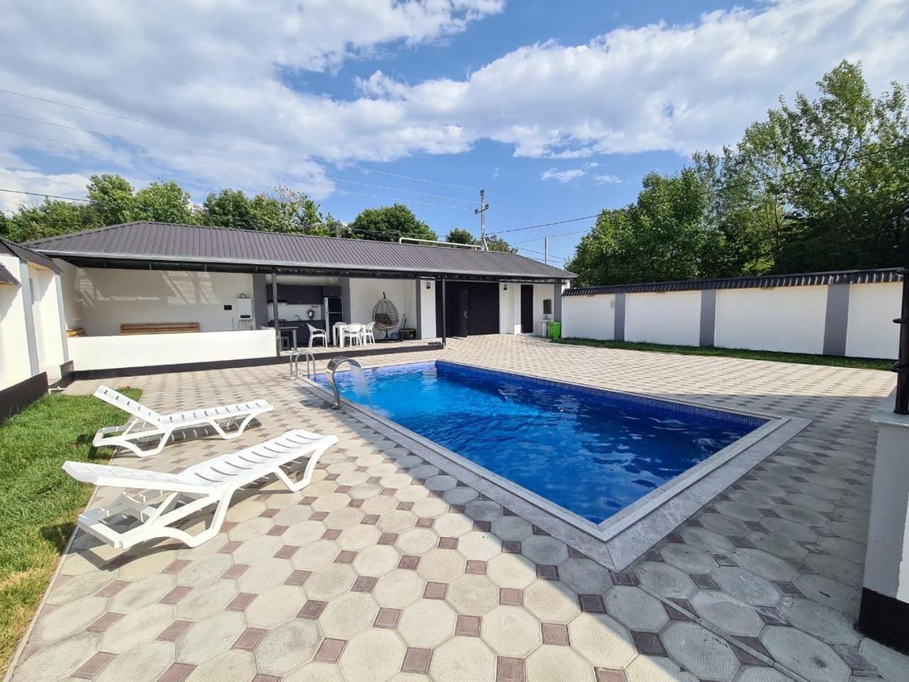 A-frame Oasis Bungalow Gabala