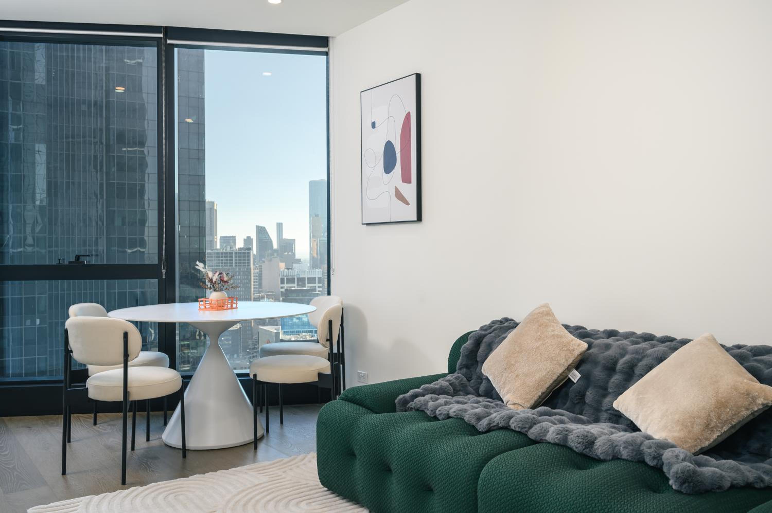 Elevated Lifestyle In Melb Landmark- Spacious 2B2B