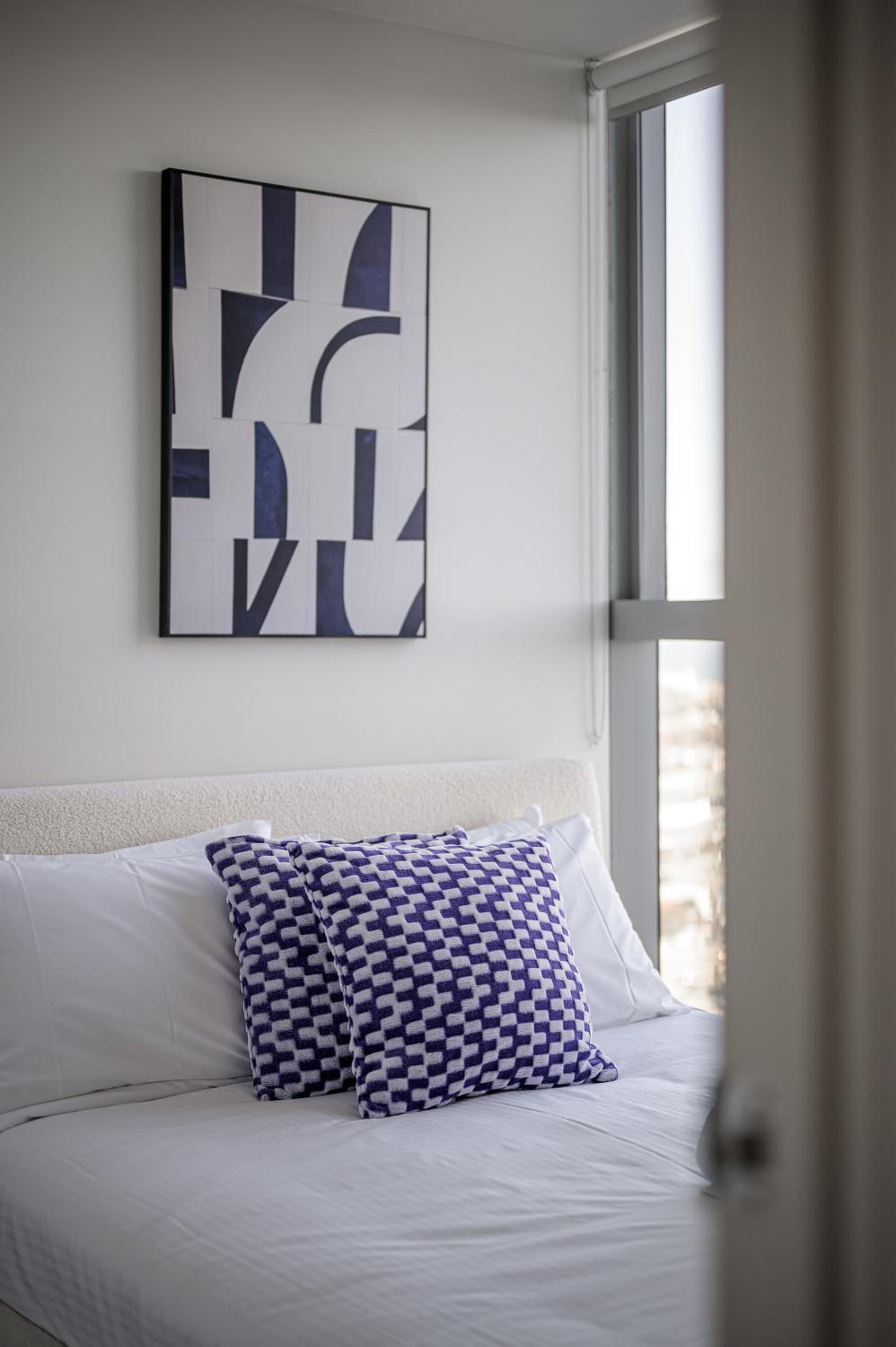 Elevated Lifestyle In Melb Landmark- Spacious 2B2B