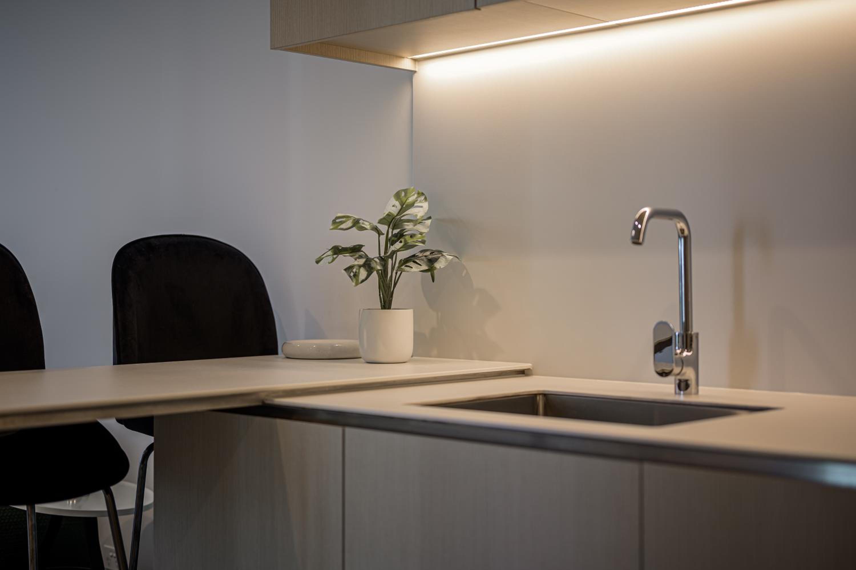 Elevated Lifestyle In Melb Landmark- Spacious 2B2B