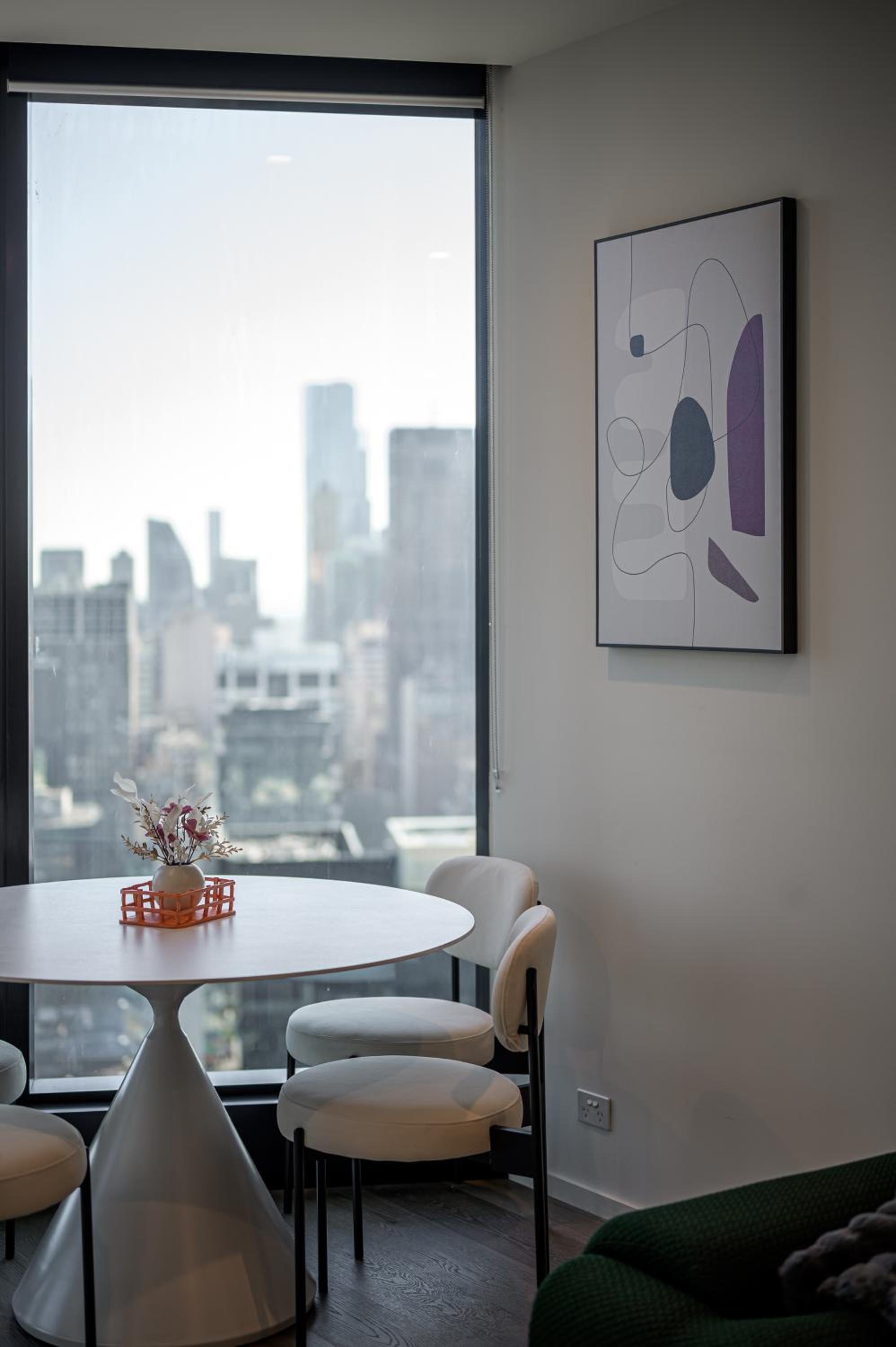 Elevated Lifestyle In Melb Landmark- Spacious 2B2B