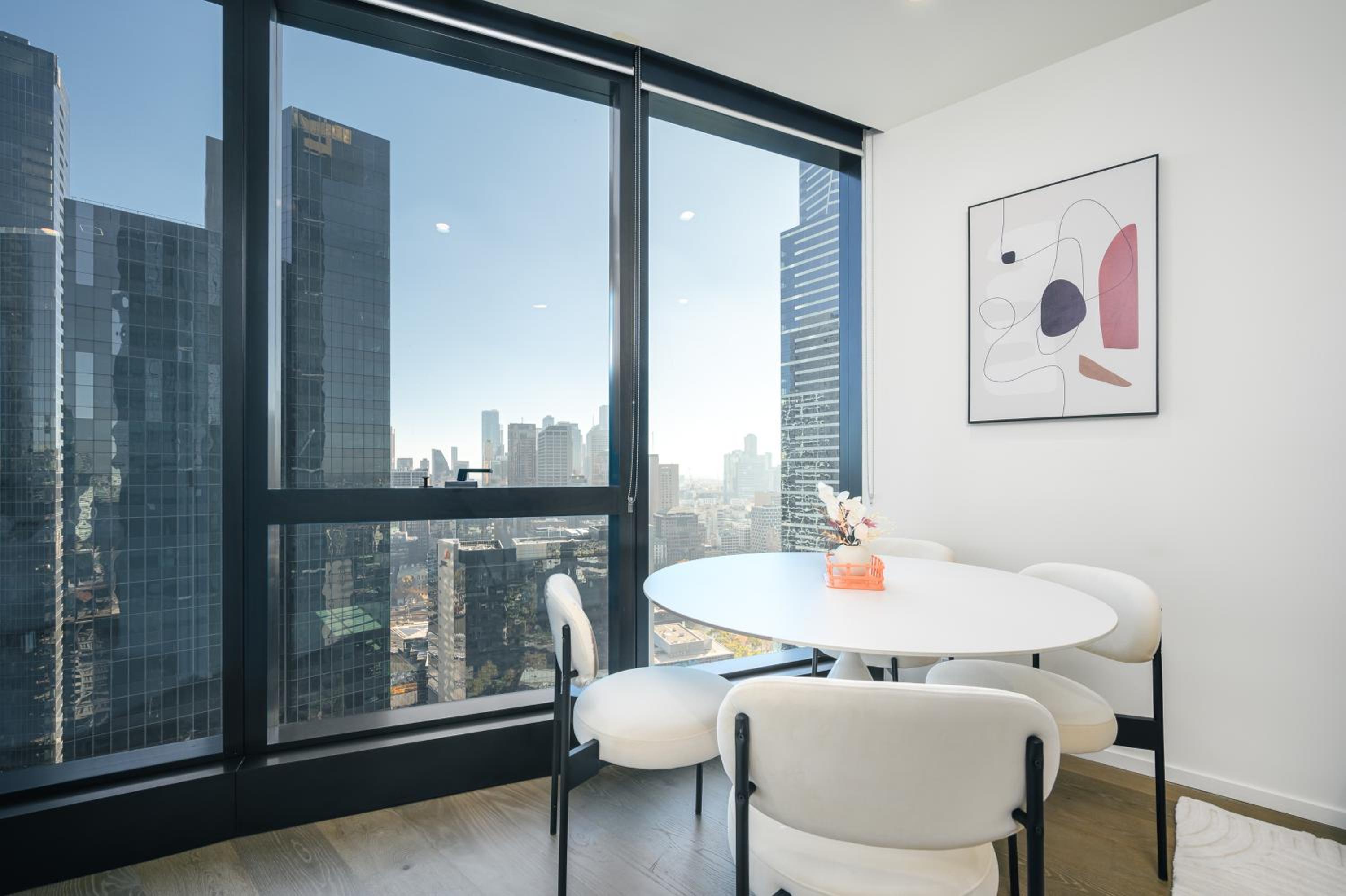 Elevated Lifestyle In Melb Landmark- Spacious 2B2B