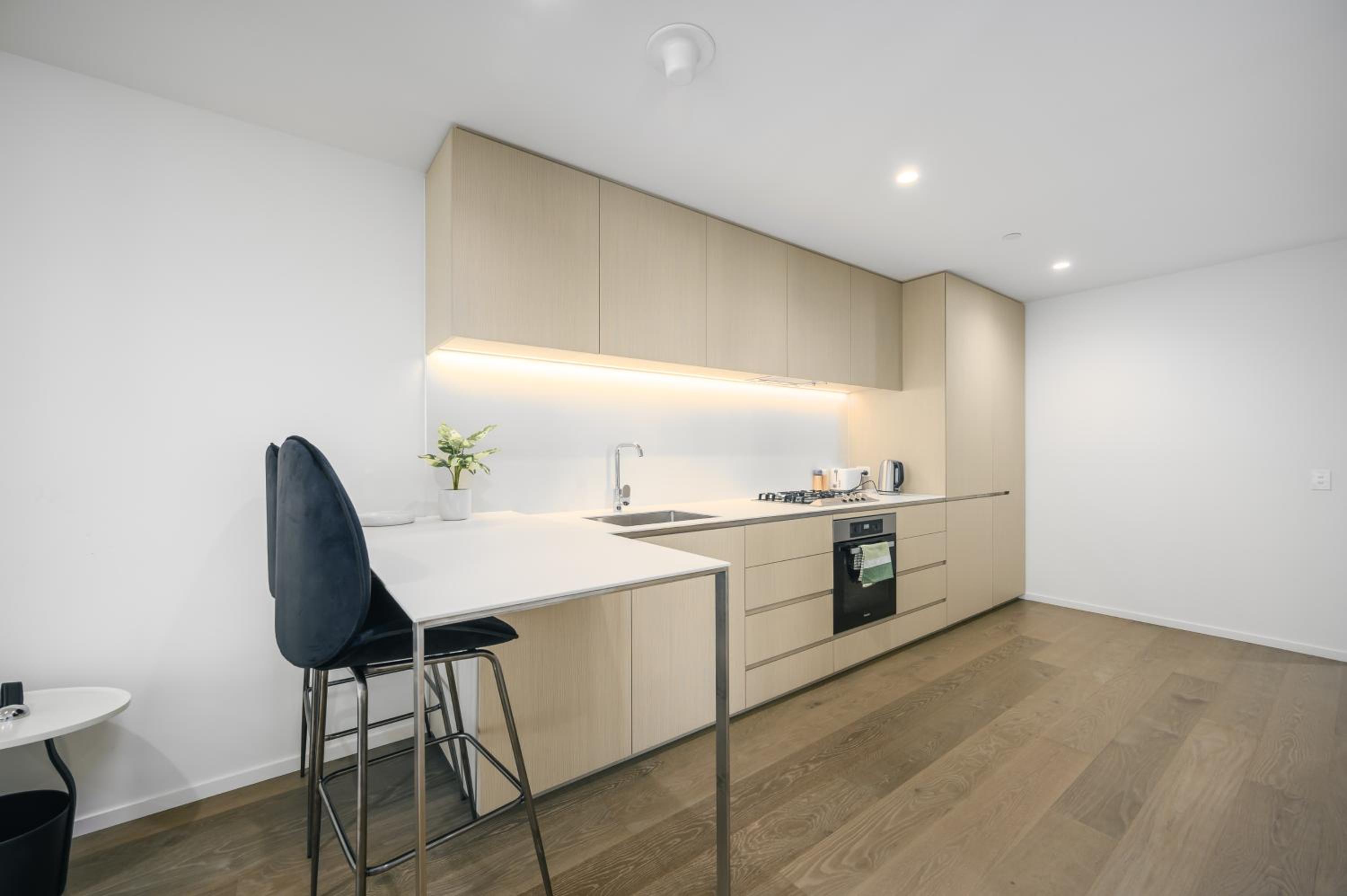 Elevated Lifestyle In Melb Landmark- Spacious 2B2B
