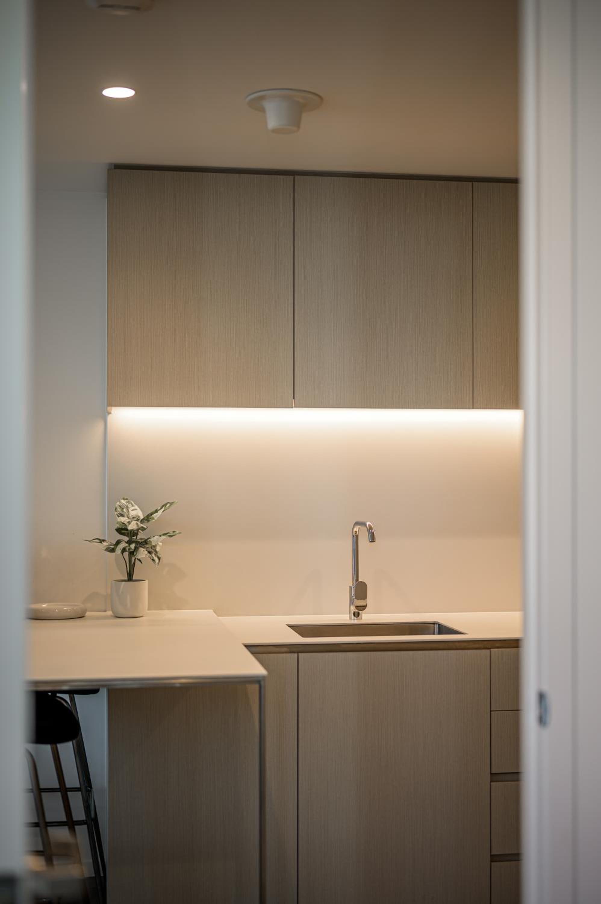Elevated Lifestyle In Melb Landmark- Spacious 2B2B