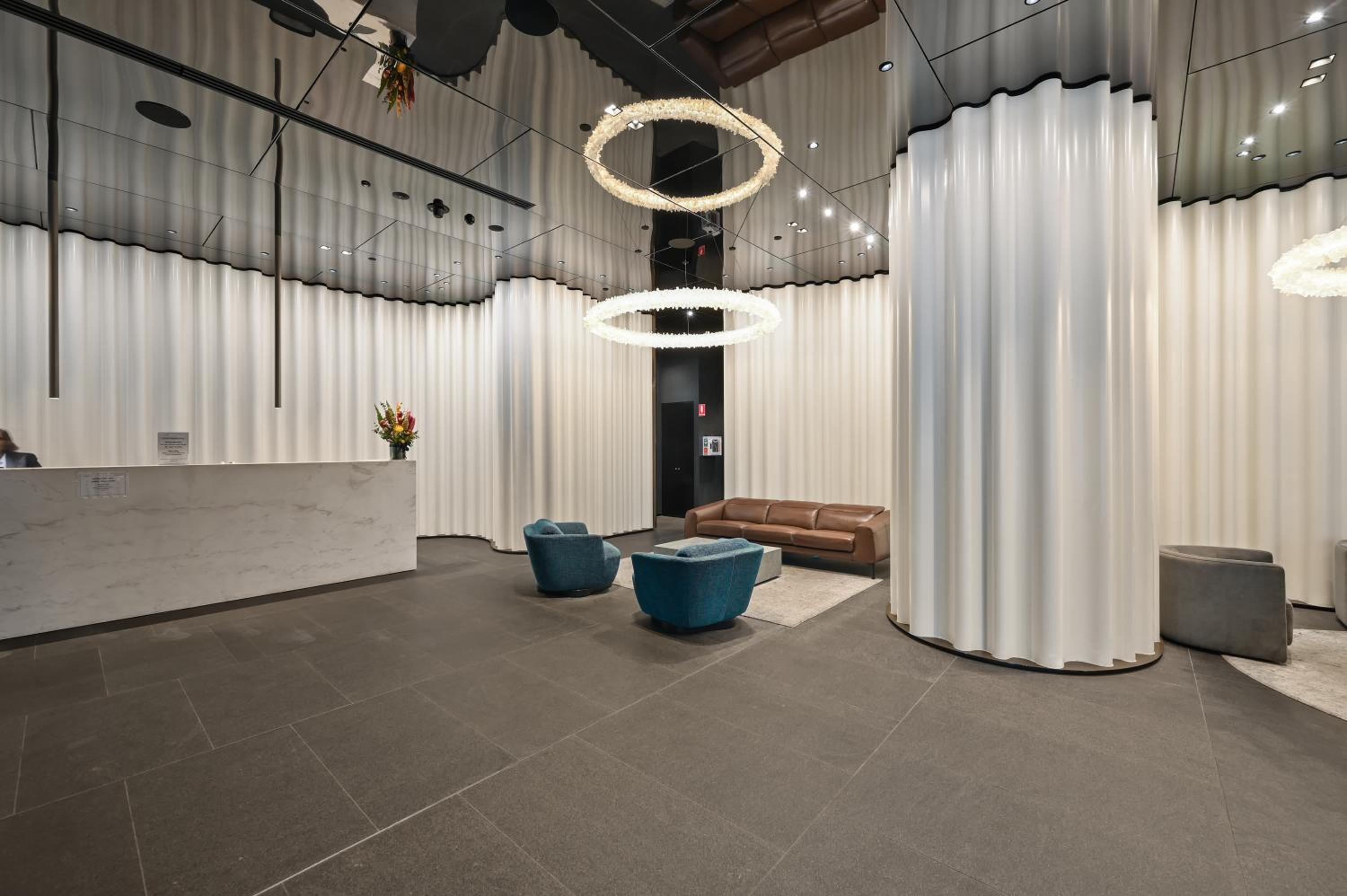 Elevated Lifestyle In Melb Landmark- Spacious 2B2B