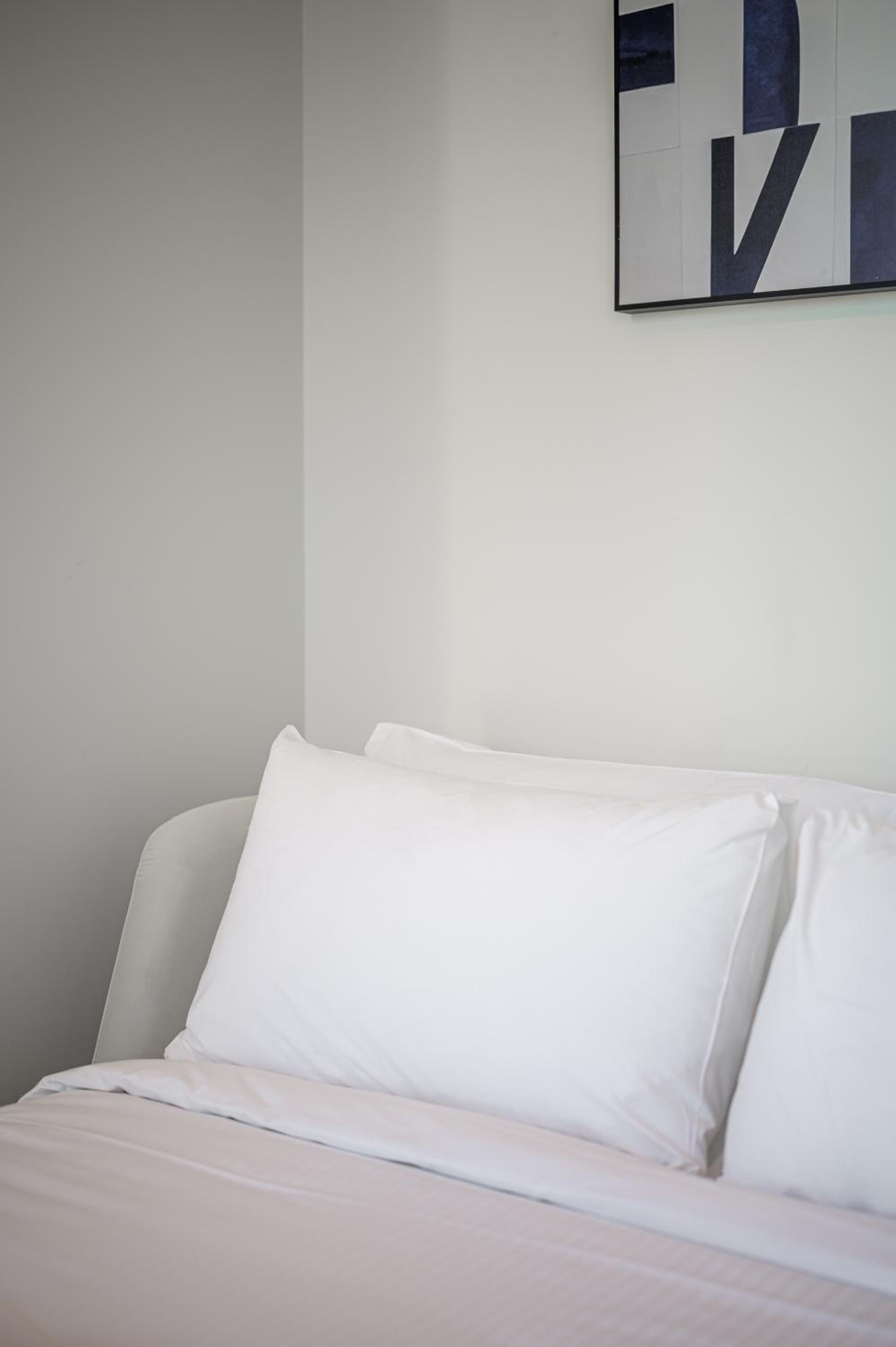 Elevated Lifestyle In Melb Landmark- Spacious 2B2B