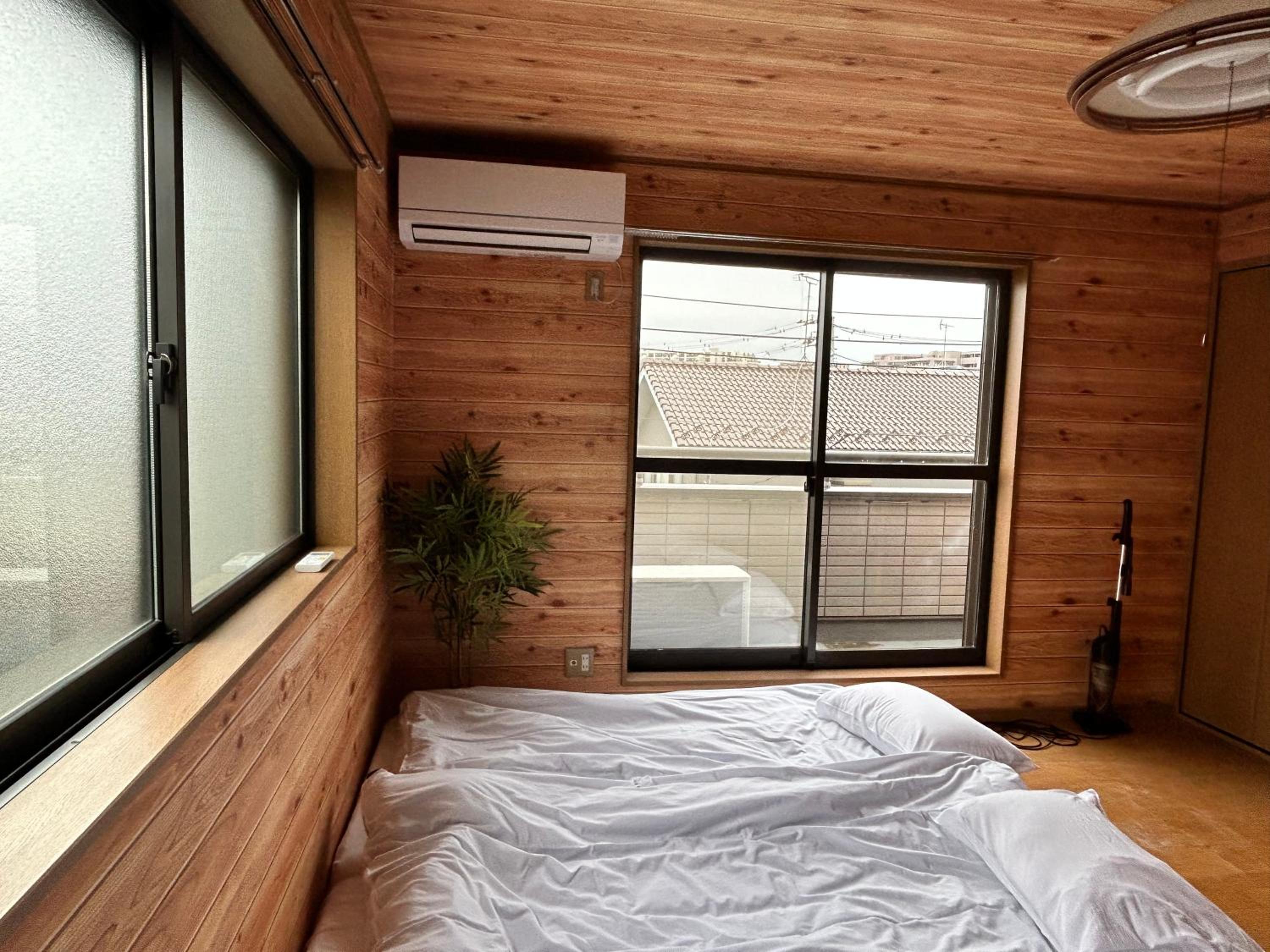 Tokyo log house with Free parking