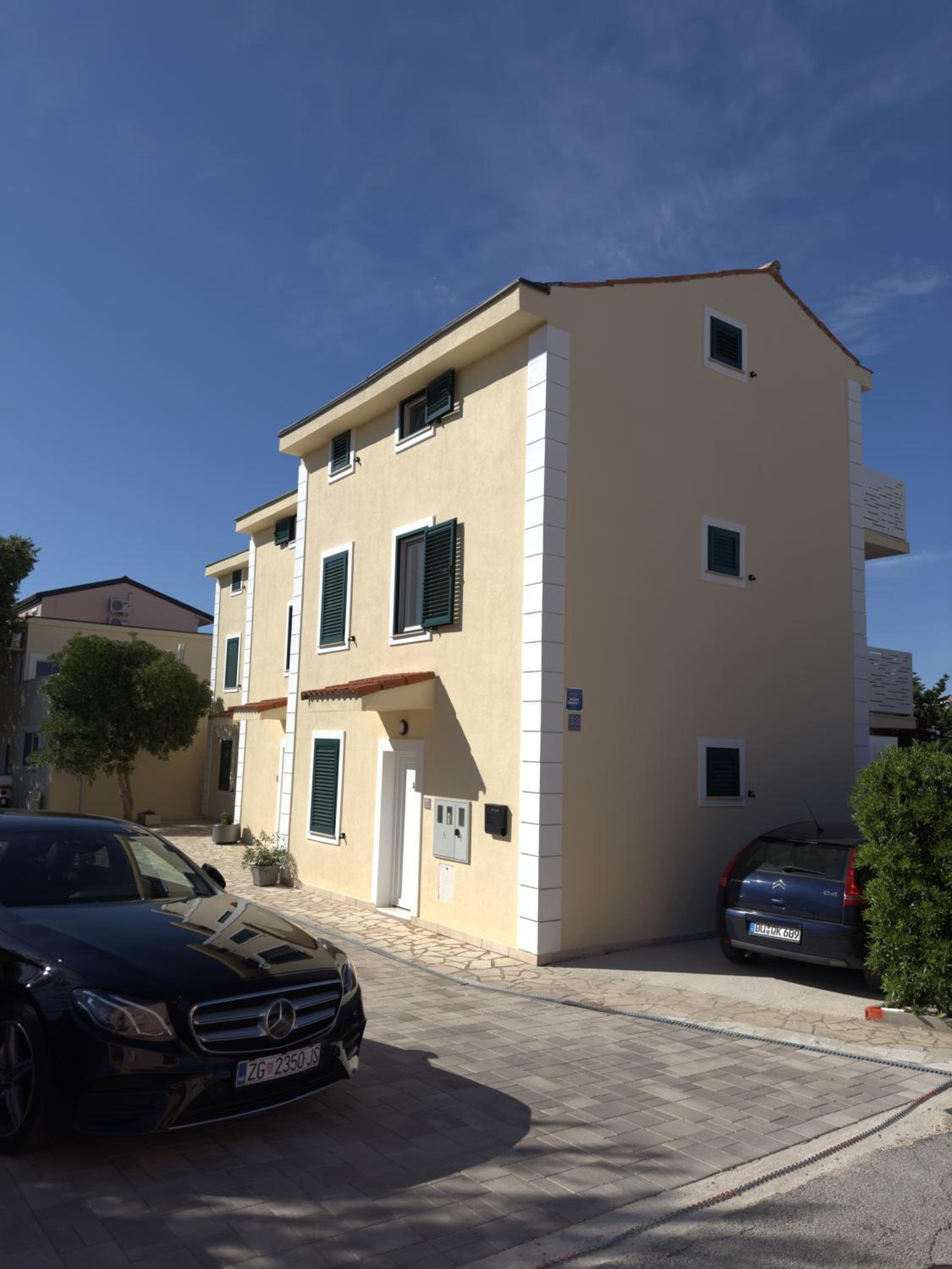 Apartmani Lovren