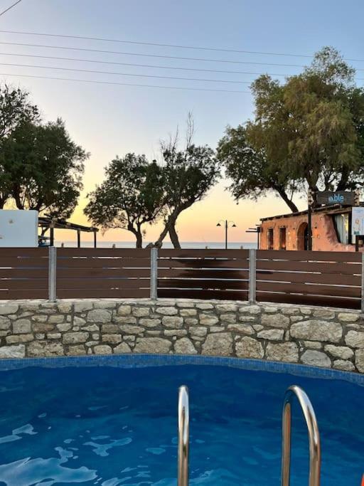 Colibri seafront villa with pool photo 4