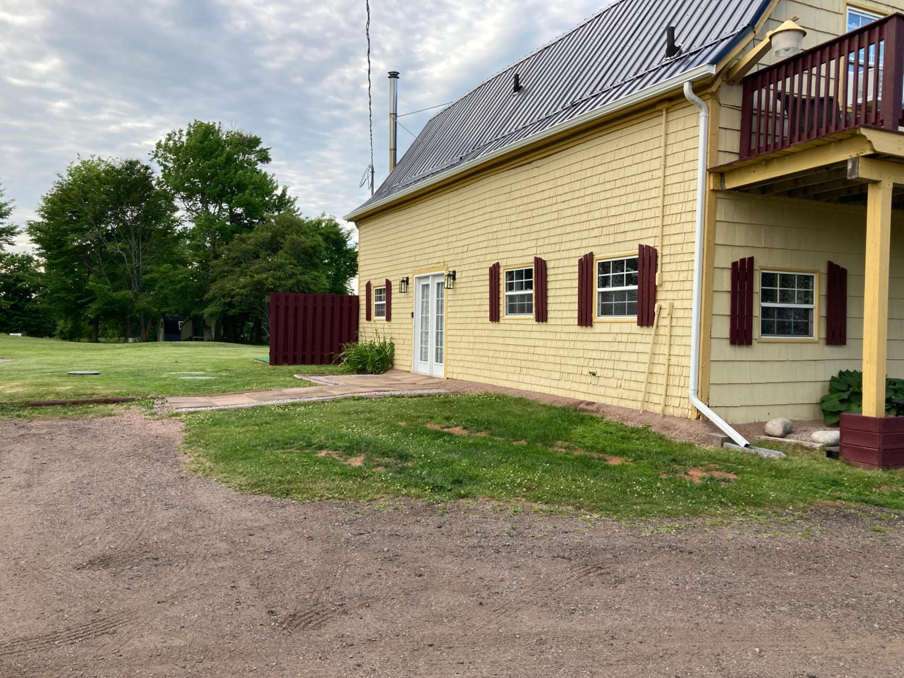 A Country Home Inn the city