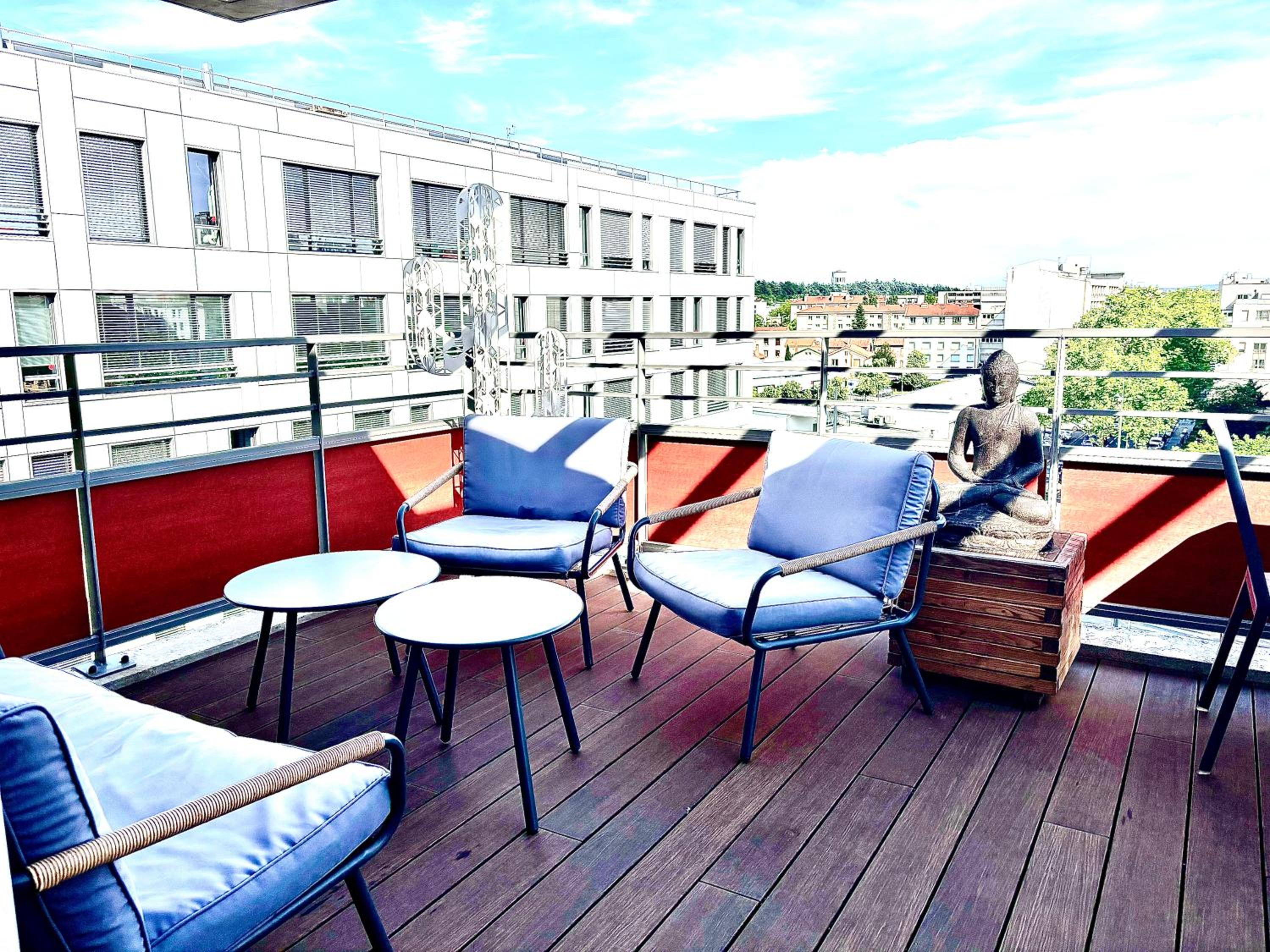 T2 Little Bohême proche hôpitaux terrasse plein ciel