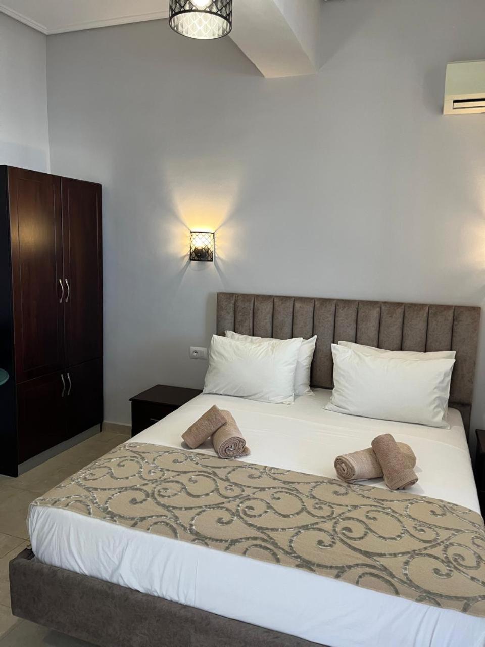 Bluemoon Suites Sarande