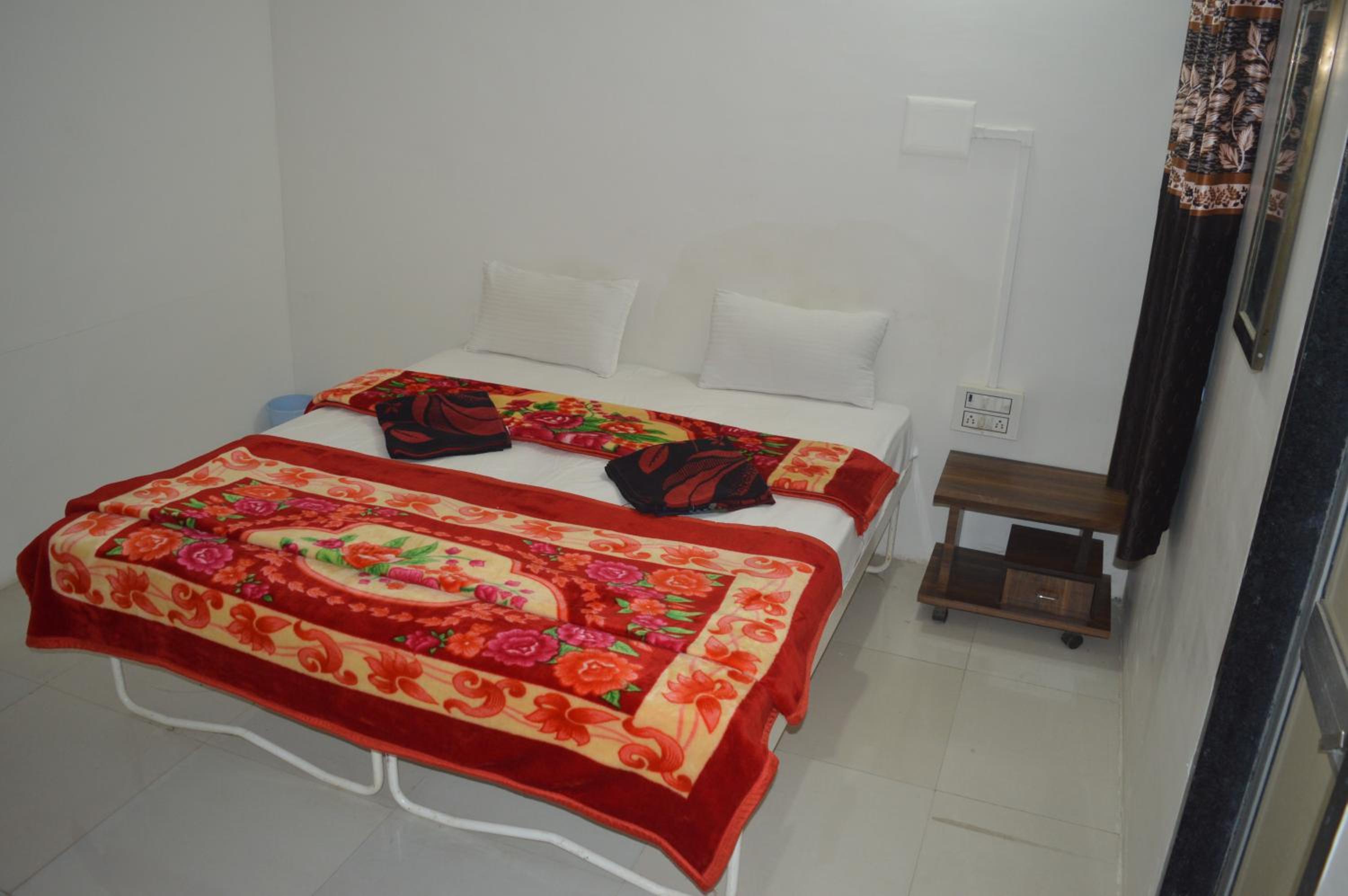 Hotel Krishna Rooms & Restaurant