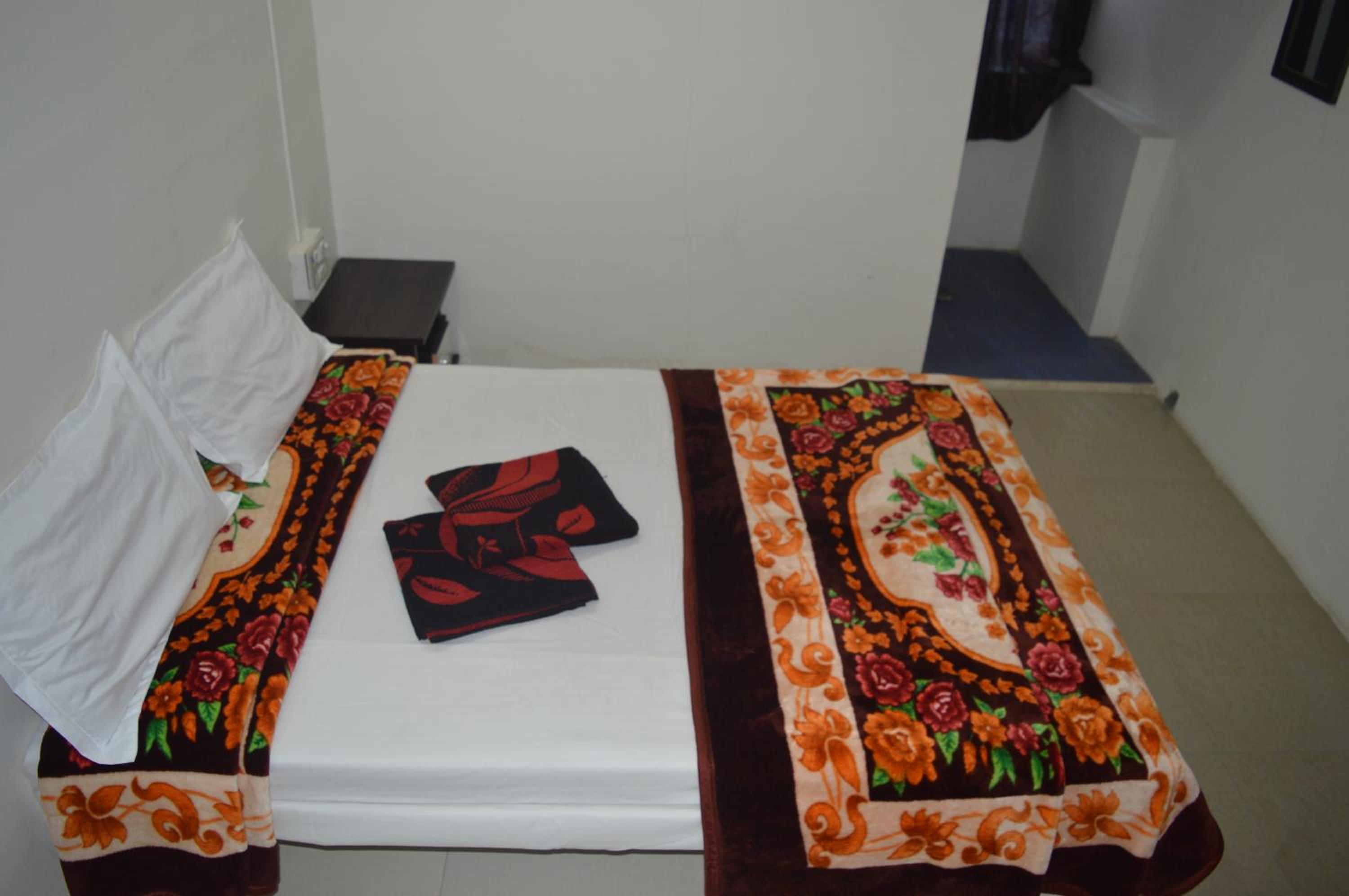 Hotel Krishna Rooms & Restaurant