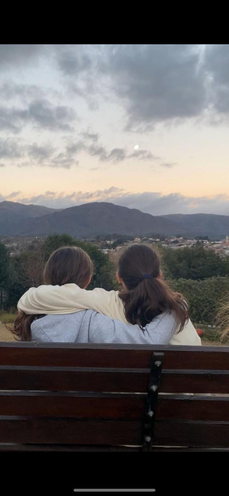 Altos del Pucara Piscina Climatizada vista a las sierras juegos Huerta Orgánica