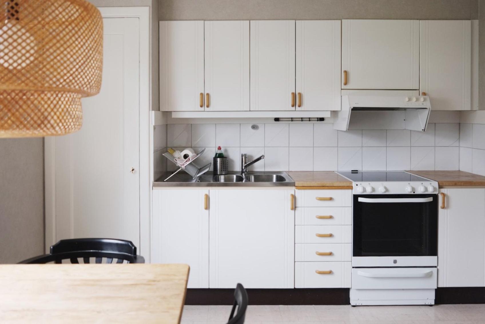 Lägenhet med trädgård nära stad och hav