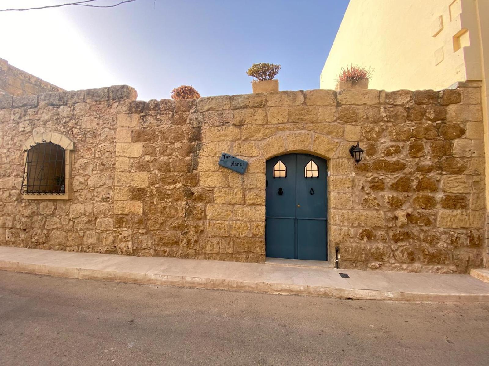 Tan-Napli Farmhouse