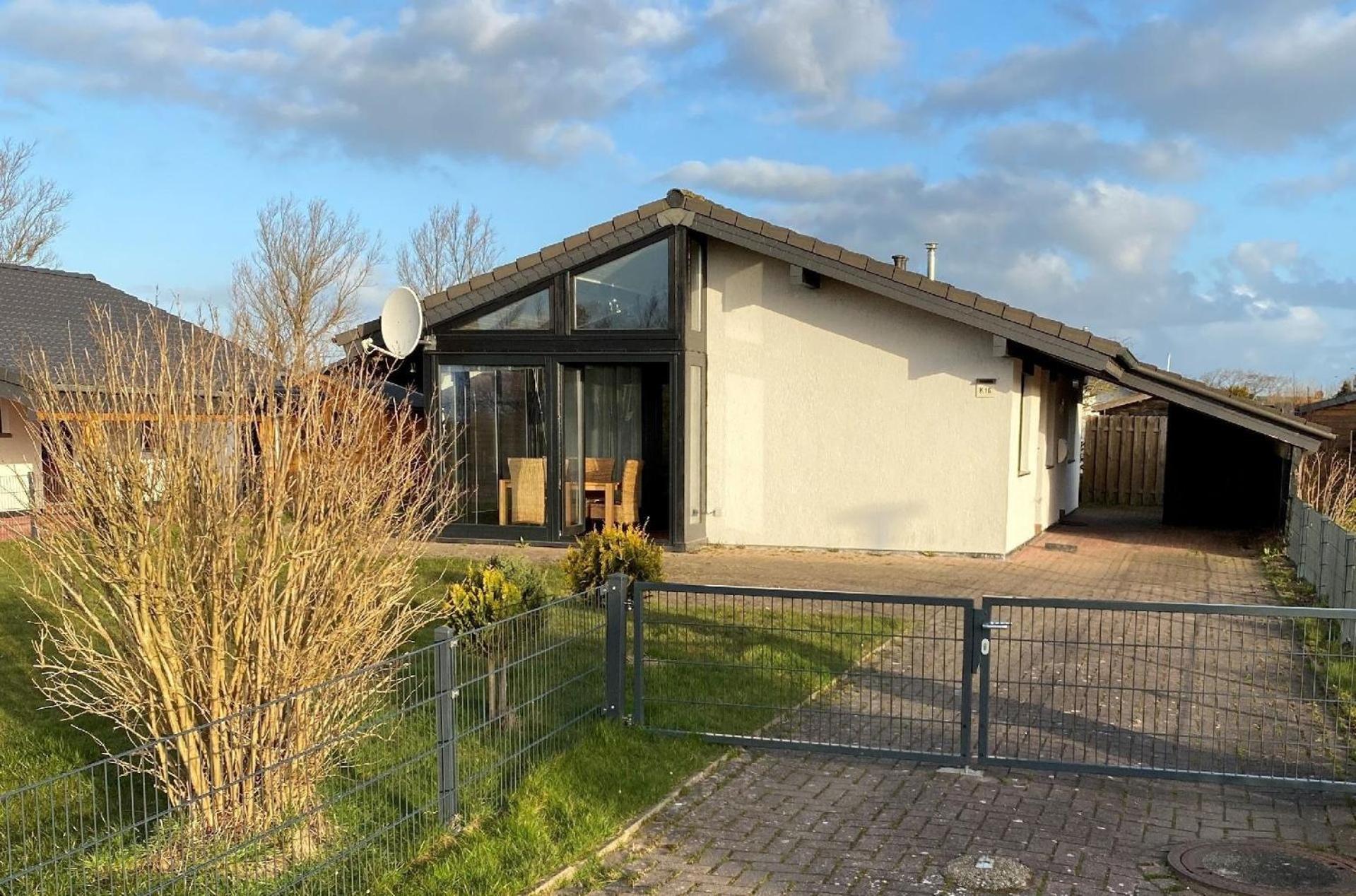 K16 freistehendes eingezäuntes Ferienhaus in Eckwarderhörne mit Terrasse und Garten, Wlan, Nordsee