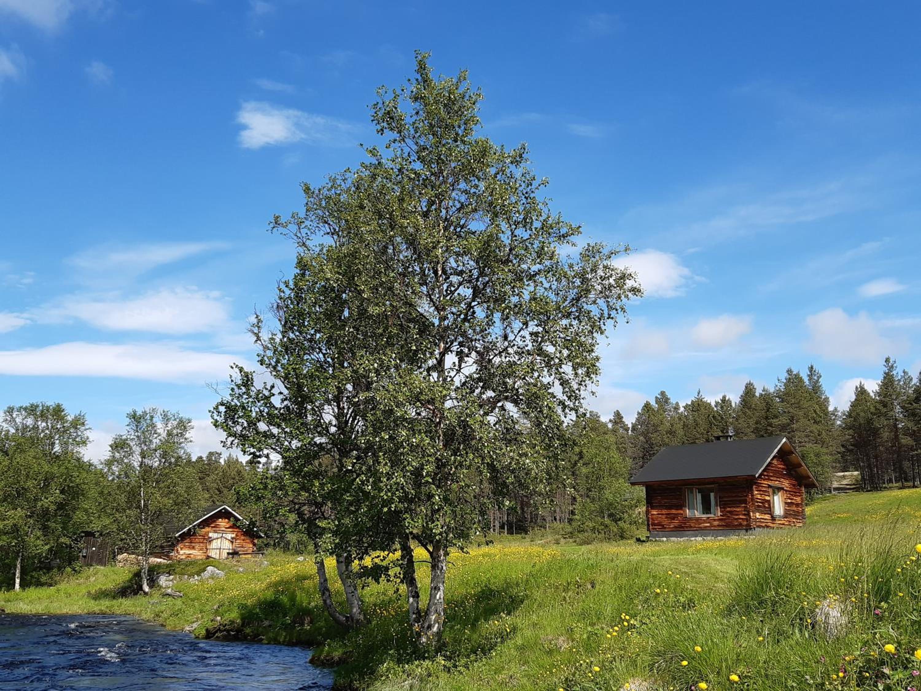 Leppälän vanhatupa rantasaunalla
