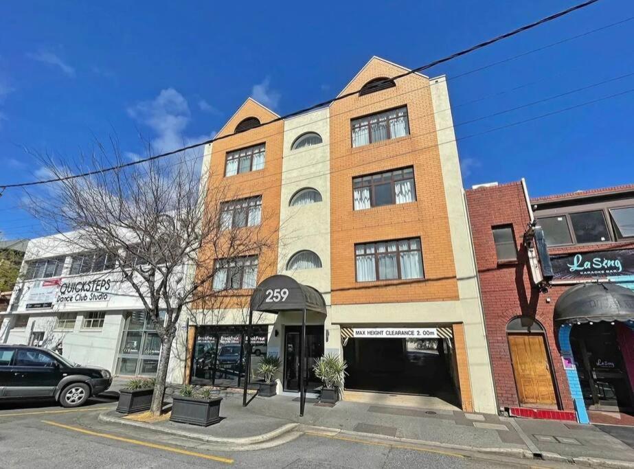 259 Gouger city apartment