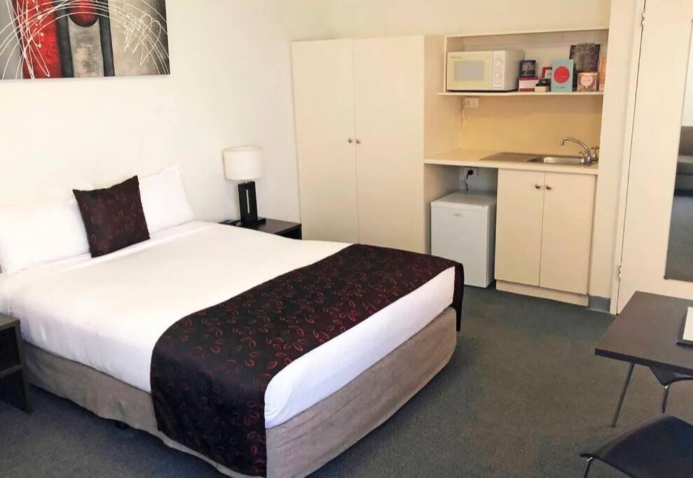 259 Gouger city apartment