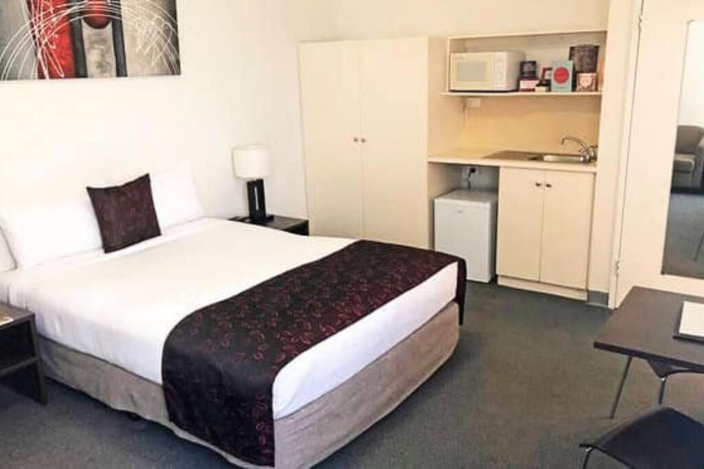 259 Gouger city apartment