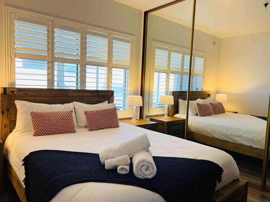 entire beachfront apartment 5 Esplanades seaviews