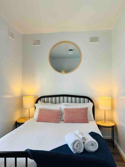 entire beachfront apartment 5 Esplanades seaviews