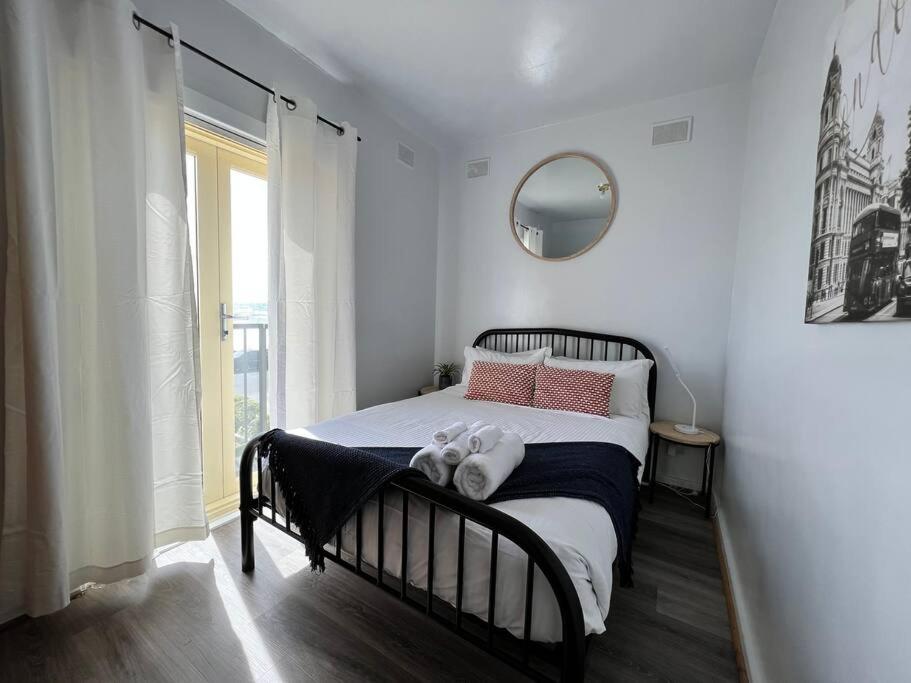 entire beachfront apartment 5 Esplanades seaviews