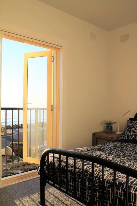 entire beachfront apartment 5 Esplanades seaviews