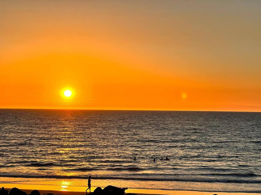 entire beachfront apartment 5 Esplanades seaviews