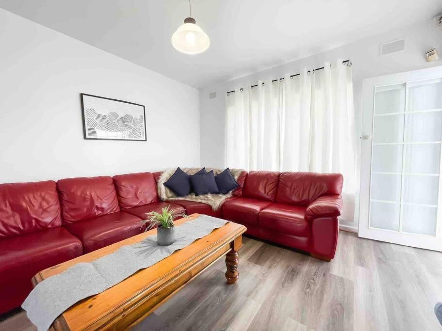 entire beachfront apartment 5 Esplanades seaviews
